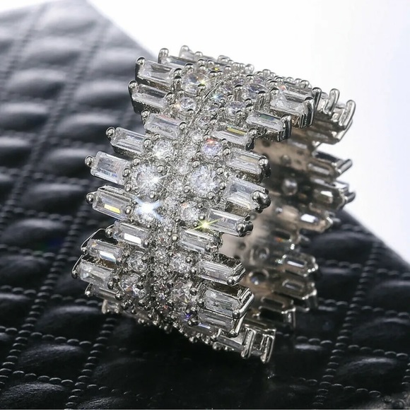 Luxury Simulated Diamond Round and Baguette Cut Wedding Band, Couture Ring, sz 8 - Picture 8 of 9